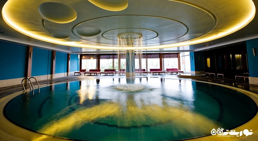 نمای استخر سرپوشیده هتل